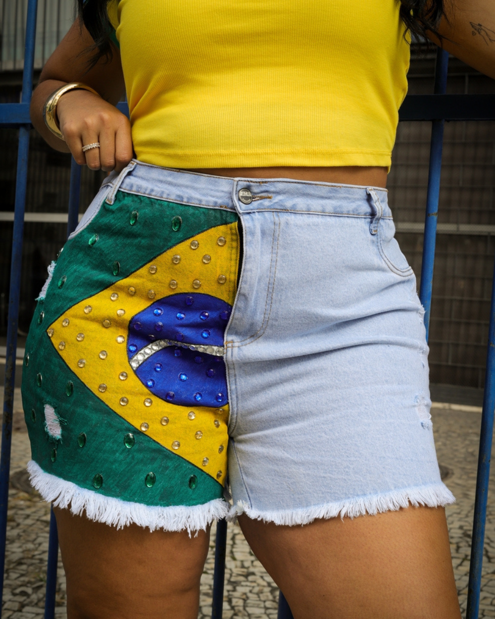 Short Double Jeans Brasil Pintado á Mão com Pedraria