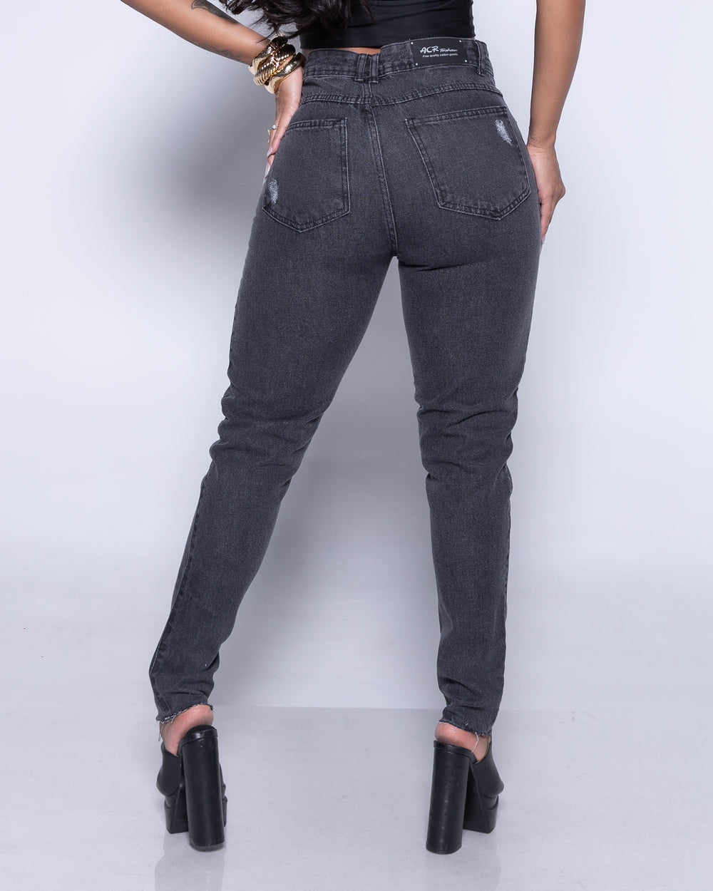Calça Mom Jeans Laila
Calça Mom Laila
 MARMORIZADO BLACK