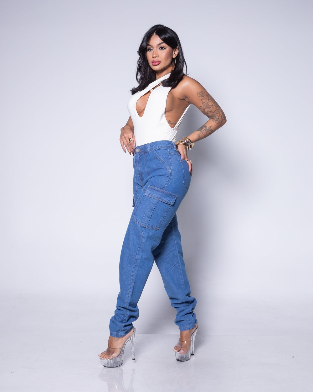 Calça Mom Cargo Jeans Catia 
 DELAVE MEDIO
